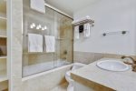 En suite bath